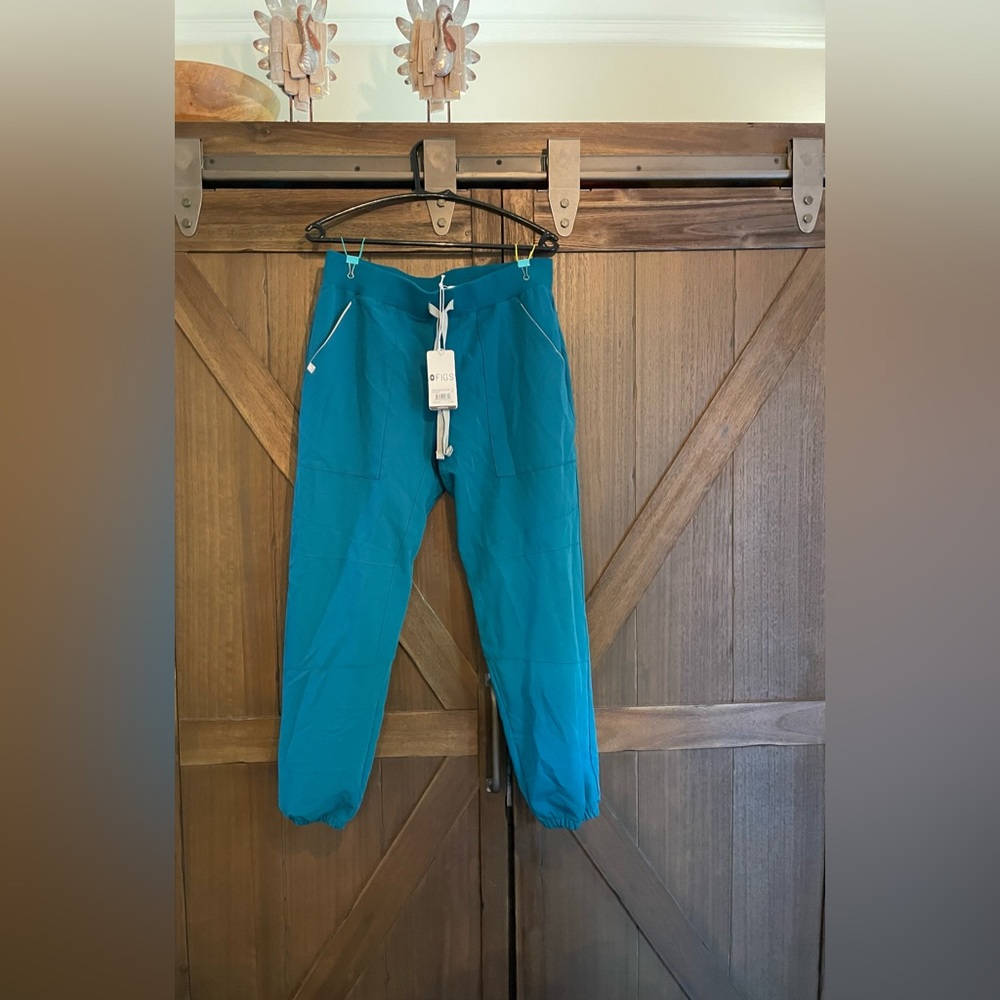 FIGS Venice Slim Joggers Petite